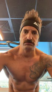 סמואל פלקון – פיתוח נוכחות, גוף ותודעה כבסיס לדיוק בחיים ובעשייה